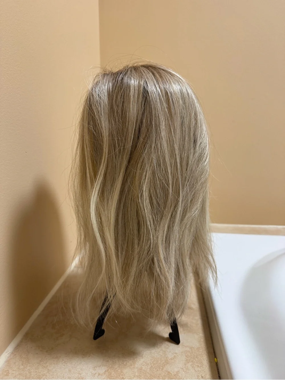 Blonde Women’s Synthetic Wig - Natural Blonde Tone